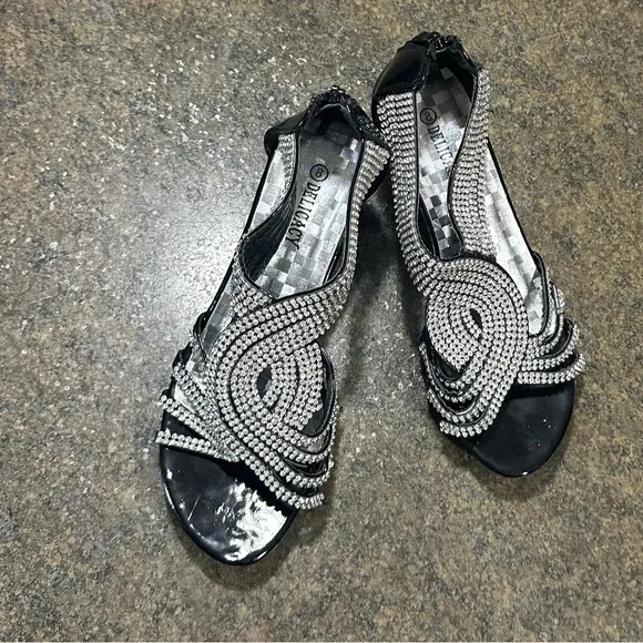 Delicacy Rhinestone Embellished Zippered Black Heels size 8 - Picture 5 of 8
